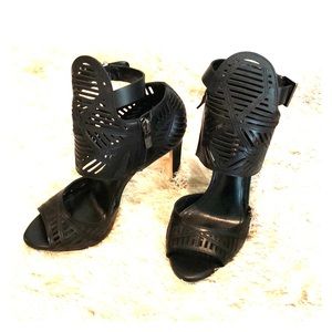 BCBG Black Aztec Design 4” Heel 6.5
